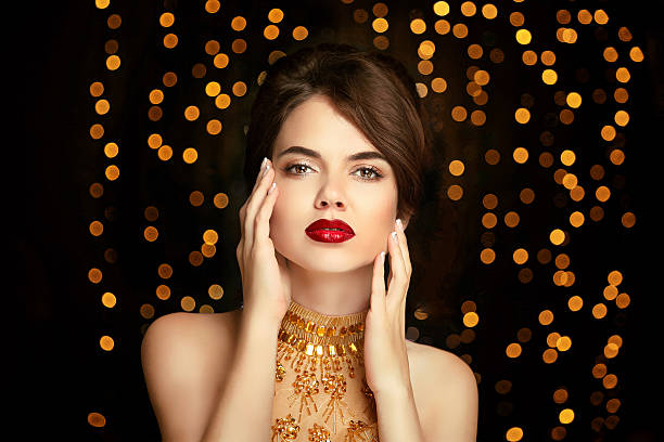 maquillaje de mujer elegante para navidad